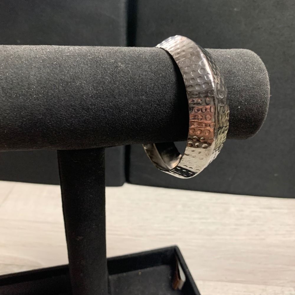 Silver Tone Hammered Texture Tapered Bangle Bracelet Modern Minimalist 3635